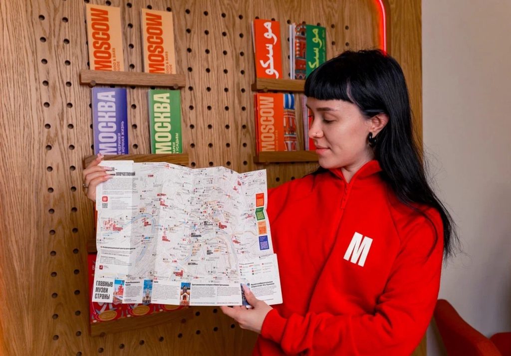 Moscow Offers Tourist Cards for Non-Cash Payments at Cutting-Edge Tourists Center