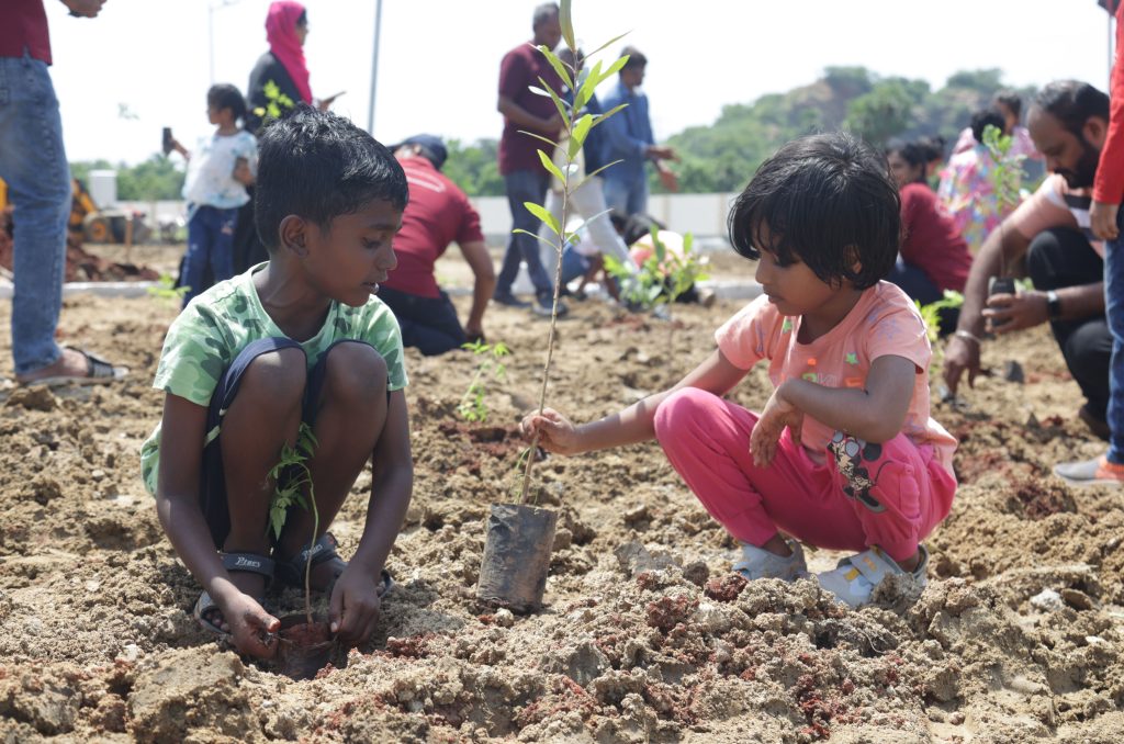 VGN Heritage Springz Launches ‘Ini Oru Nizhal Seivom’ Tree Plantation Drive to Promote Green Living in Ottiyambakkam